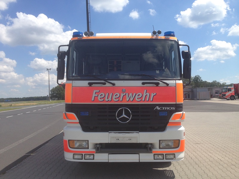 Feuerwehrlöschfahrzeug Mercedes-Benz 2